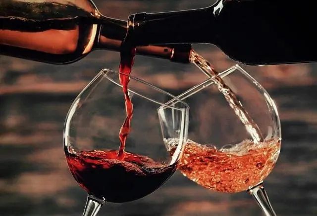 红酒怎么喝才正确?喝红酒的正确姿势,品红酒应分五个步骤进行!