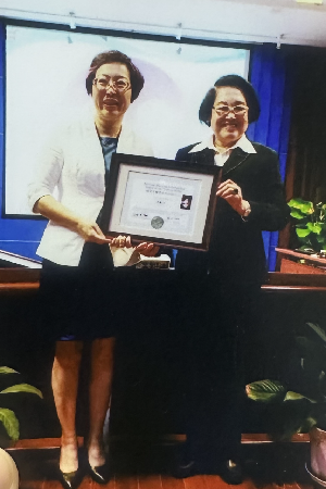 摸摸耳朵就让人重获健康!半路出家的她,凭什么让西医大夫心服口服? 摸摸耳朵就让人重获健康!半路出家的她,凭什么让西医大夫心服口服?