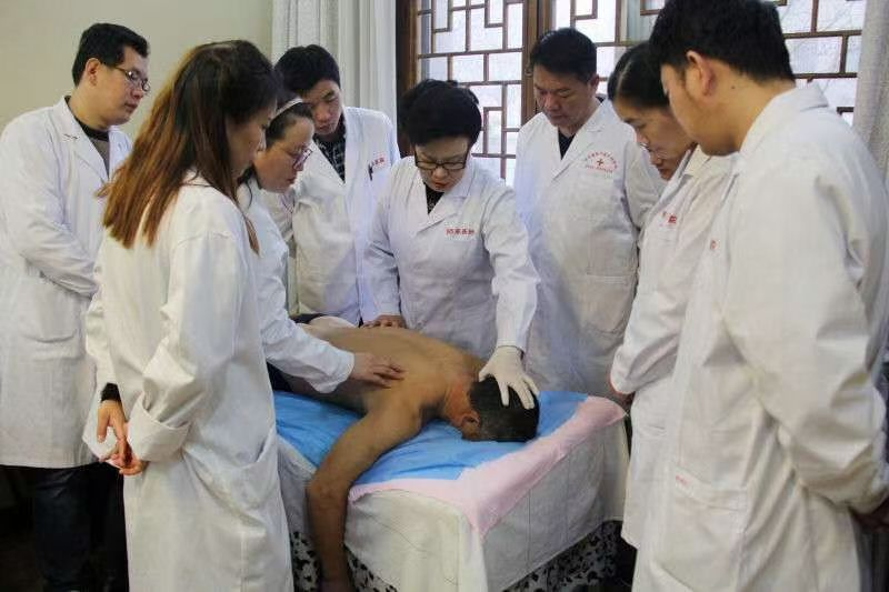 美国飞机上惊险抢回人命!中国非遗 「飞针」绝技震惊全球,20国跪求的神秘医术曝光! 美国飞机上惊险抢回人命!中国非遗 「飞针」绝技震惊全球,20国跪求的神秘医术曝光!